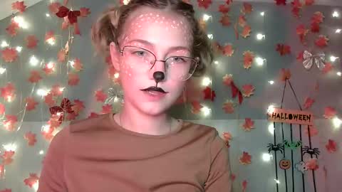 Snapshot of lily_tayberry chatting on October 20, 2025, 3:12 pm small lily online show from October 20, 2025, 3:12 pm