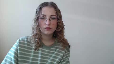 small lily online show from March 1, 2026, 7:10 am