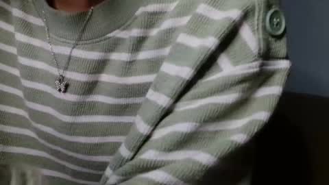 small lily online show from April 8, 2026, 4:18 pm