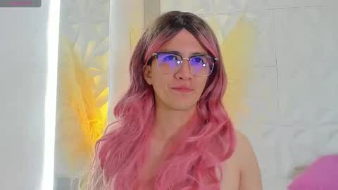 Lily Thompsom online show from December 11, 2024, 10:58 am