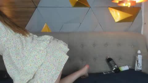 lily_waist online show from February 13, 2025, 3:07 am