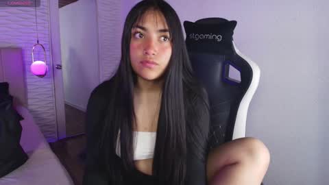 lily_waist online show from October 14, 2025, 11:33 am