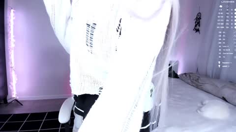 Lily online show from December 7, 2024, 1:47 am