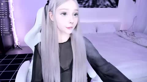 Lily online show from March 6, 2025, 3:35 am