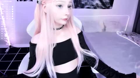 Lily online show from December 17, 2025, 5:24 am