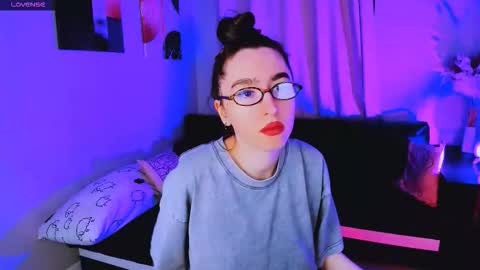 LILY online show from November 12, 2025, 9:32 am