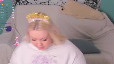 Snapshot of lilybelll chatting on December 30, 2024, 7:21 pm Lily online show from December 30, 2024, 7:21 pm