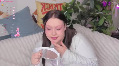 Snapshot of lilybelll chatting on October 16, 2025, 3:18 am Lily online show from October 16, 2025, 3:18 am