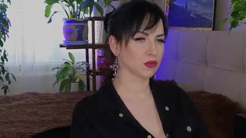 Lily online show from October 31, 2025, 11:22 am