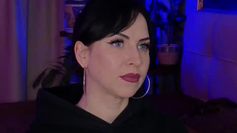 Lily online show from November 10, 2025, 4:06 pm