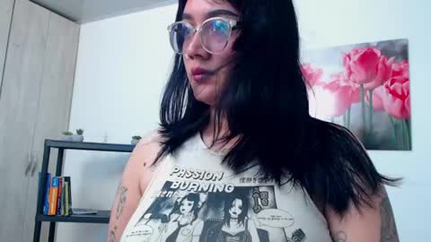 lilyfox23 online show from April 14, 2026, 4:57 pm