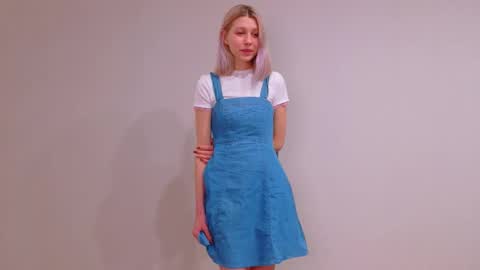 Lily online show from December 1, 2025, 2:16 am