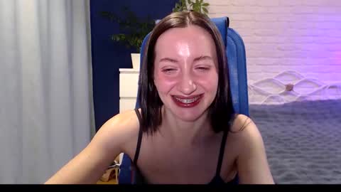 Lily online show from November 7, 2025, 4:12 am