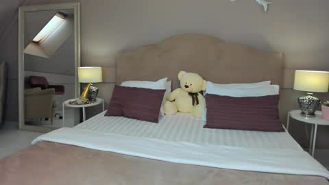 lilymyerss online show from December 18, 2025, 8:31 am