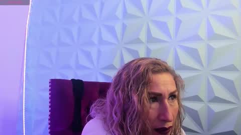 Lily Queen online show from September 10, 2025, 12:16 pm