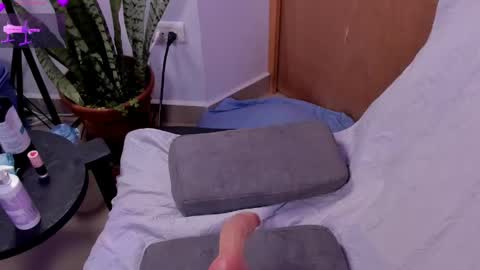 Lily Roberts  online show from May 29, 2026, 5:22 pm