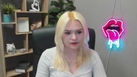 Lily online show from March 19, 2026, 7:34 am