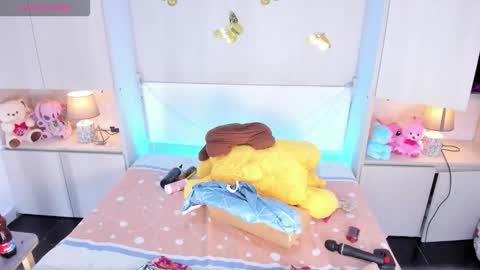 lilywhitee1 online show from March 7, 2026, 6:21 am