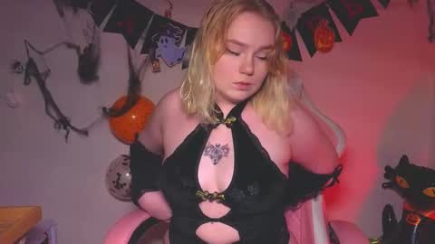 Snapshot of lime_cat chatting on October 30, 2025, 1:18 am lime cat online show from October 30, 2025, 1:18 am