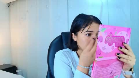  Lina Bedoya  online show from December 3, 2025, 11:30 am