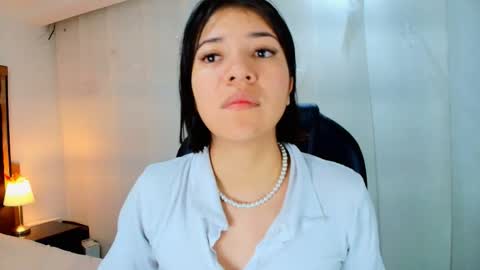  Lina Bedoya  online show from January 14, 2026, 11:38 am