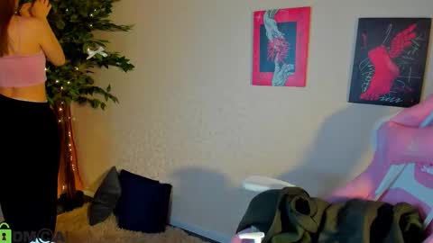 LINA online show from December 17, 2025, 1:11 am