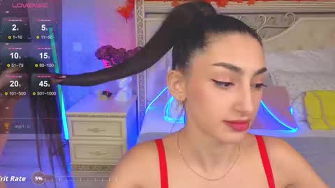 Lina Robbins  online show from November 13, 2025, 4:00 am