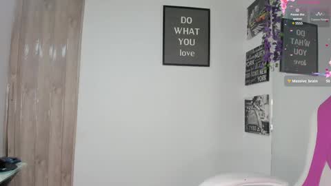 LINA SANCHEZ online show from January 6, 2025, 2:47 pm