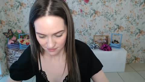 Lina online show from February 12, 2025, 9:52 am