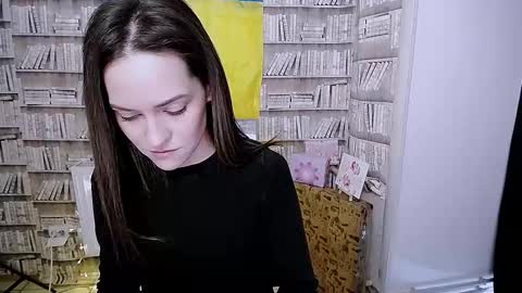 Lina online show from September 27, 2025, 7:02 am