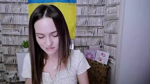 Lina online show from October 1, 2025, 6:19 am