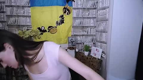 Lina online show from October 29, 2025, 8:27 am