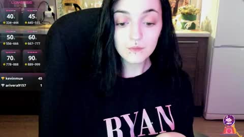 Lina 3  1715622743 online show from February 10, 2025, 11:25 am