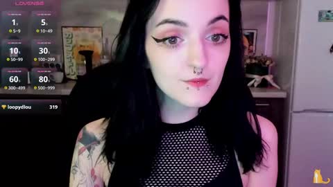 Lina 3  1715622743 online show from March 4, 2025, 11:08 am