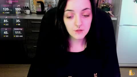 Lina 3  1715622743 online show from March 7, 2025, 7:52 am