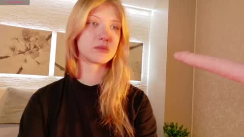 Lina online show from April 22, 2026, 8:21 pm