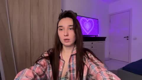 Lina online show from October 28, 2025, 5:04 pm