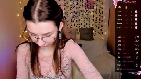 Lina online show from November 24, 2025, 8:14 am