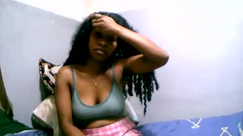 linah1123 online show from February 19, 2026, 11:01 pm