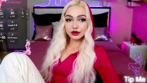 I am Lina online show from September 19, 2025, 2:18 pm
