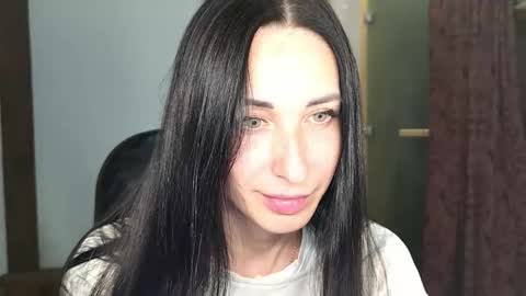 LinaLivee online show from November 20, 2025, 6:18 pm