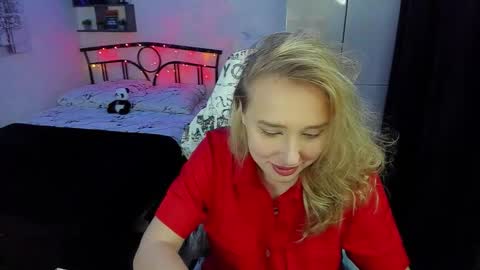 Lina online show from November 3, 2025, 9:48 pm