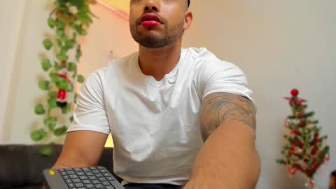 Snapshot of lincom_amith chatting on December 22, 2024, 5:23 am lincom amith online show from December 22, 2024, 5:23 am