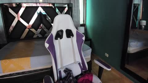  Linda  online show from February 3, 2025, 9:07 pm