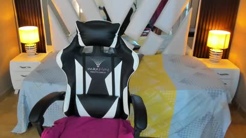  Linda  online show from September 16, 2025, 6:31 pm