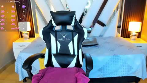  Linda  online show from September 20, 2025, 6:31 pm