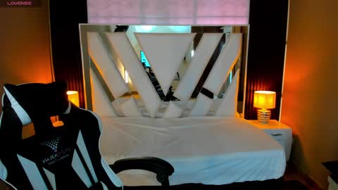  Linda  online show from October 5, 2025, 1:31 pm