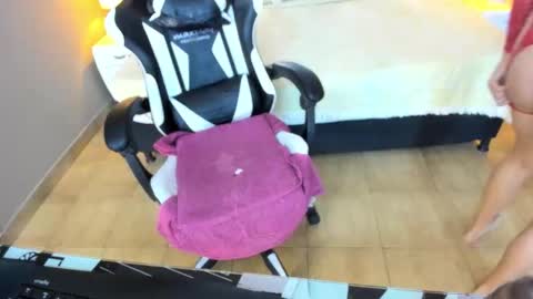  Linda  online show from December 15, 2025, 6:23 pm