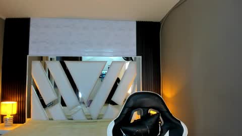  Linda  online show from March 21, 2026, 6:33 pm