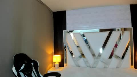  Linda  online show from May 18, 2026, 6:36 pm